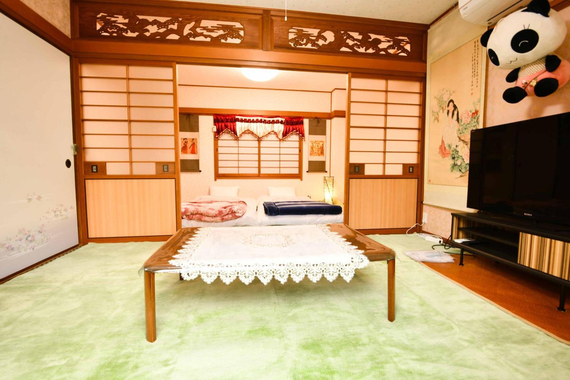 Gasthof 媛楽園 松山中心地及び道後温泉に近い家族やグループ旅行の多人数が泊まれる快適な宿